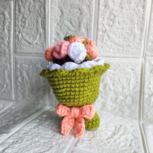 Home crochet doll flower bouquet keychain